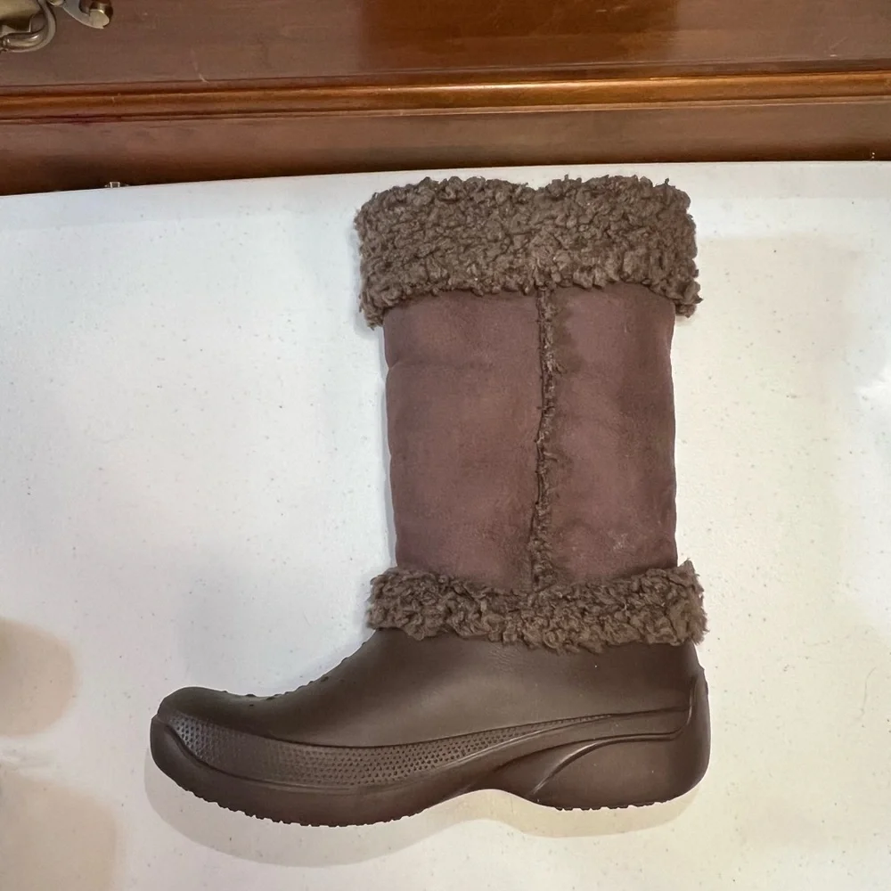 CROCS Chocolate Sherpa Lined Boots - Picture 10 of 12